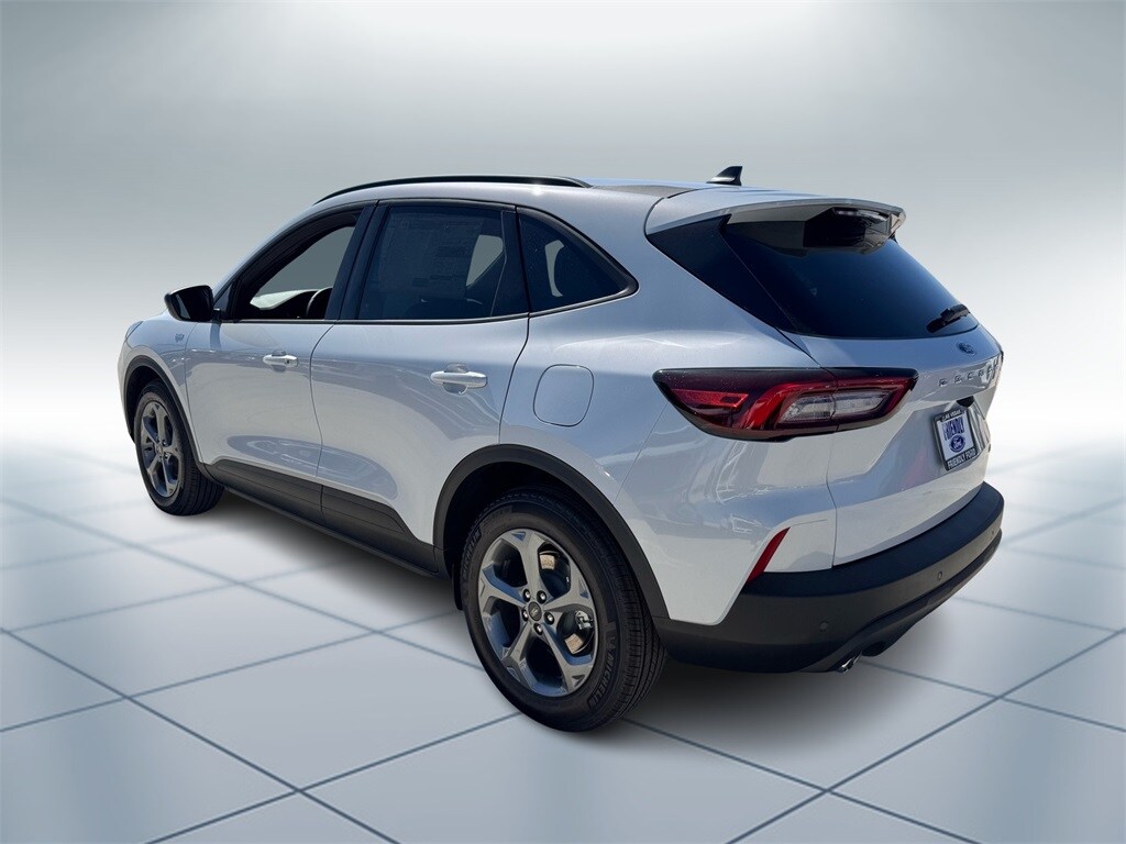 2025 Ford Escape ST-Line photo 4
