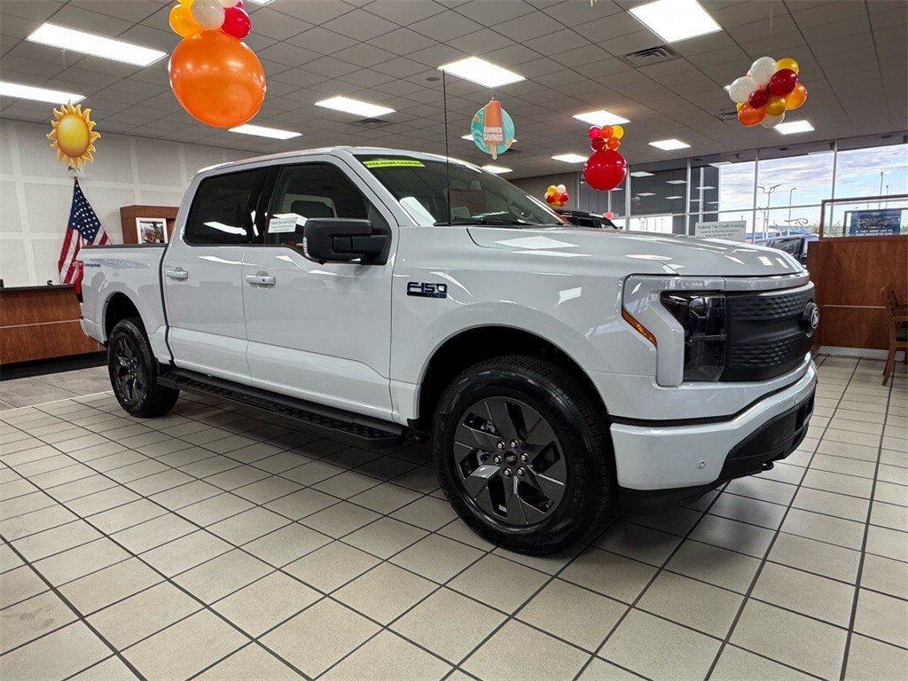 2025 Ford F-150 Lightning photo 2