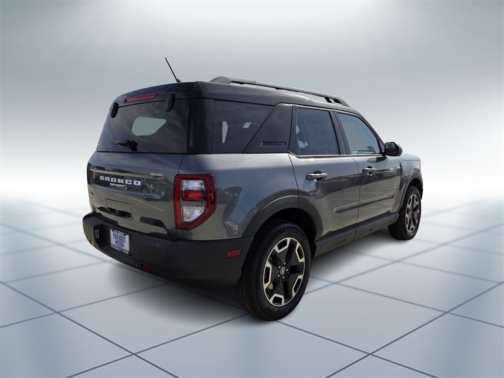 2024 Ford Bronco Sport Outer Banks photo 2
