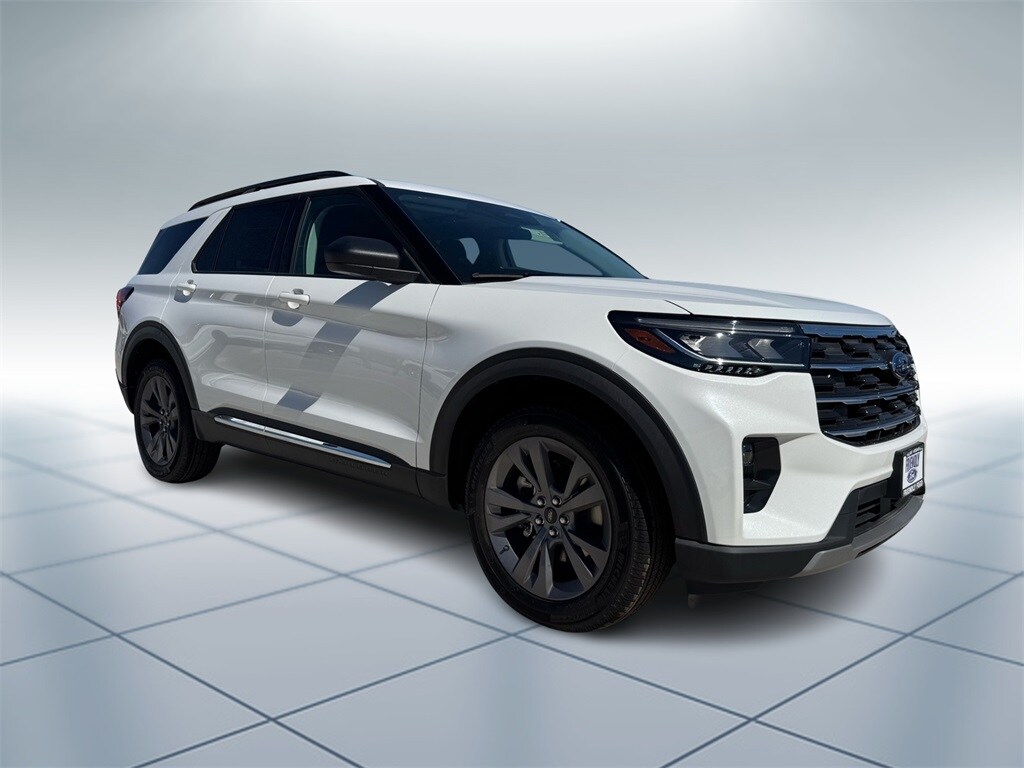 2025 Ford Explorer photo 2
