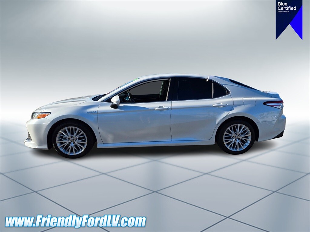 2020 Toyota Camry Hybrid XLE photo 3