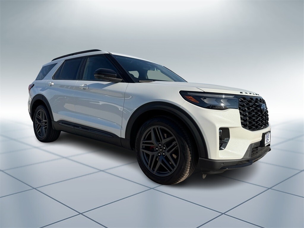 2025 Ford Explorer ST photo 2