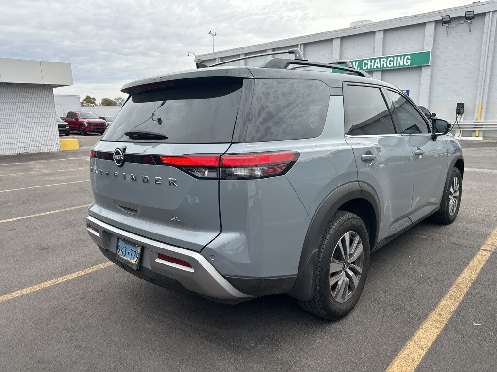 2022 Nissan Pathfinder SL photo 2