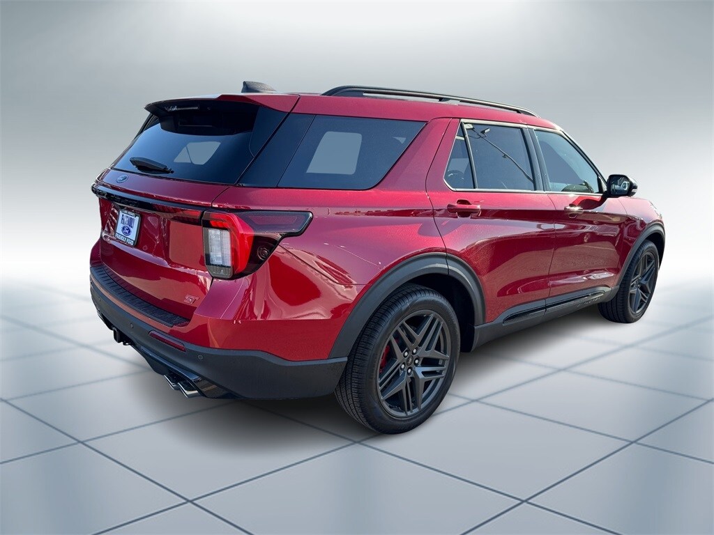 2025 Ford Explorer ST photo 3