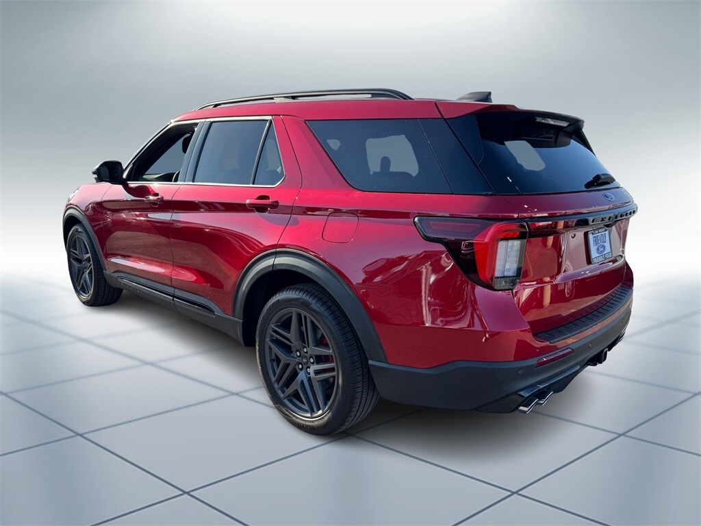 2025 Ford Explorer ST photo 4