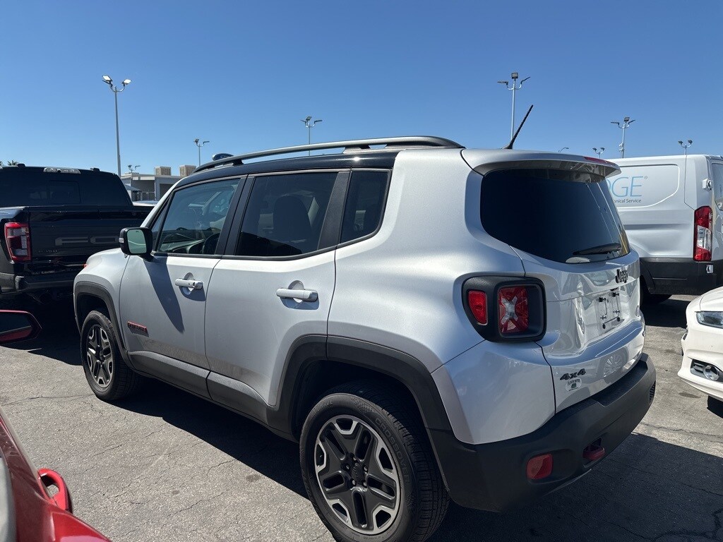 2017 Jeep Renegade Trailhawk photo 2
