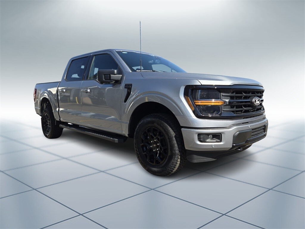 2025 Ford F-150 XLT photo 2