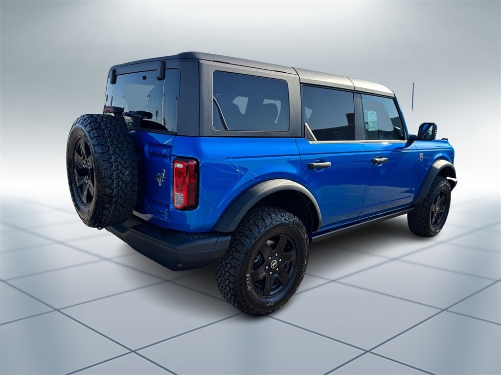 2024 Ford Bronco Outer Banks photo 3