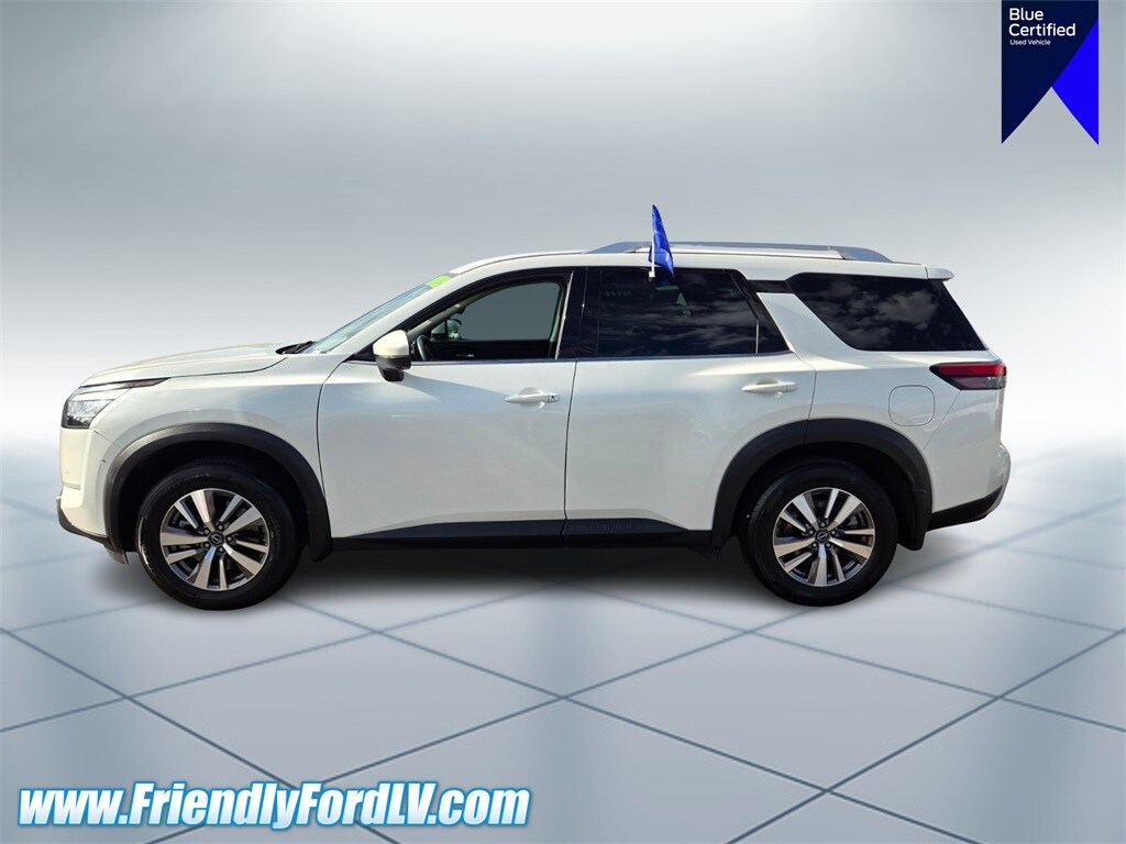 2022 Nissan Pathfinder SL photo 3
