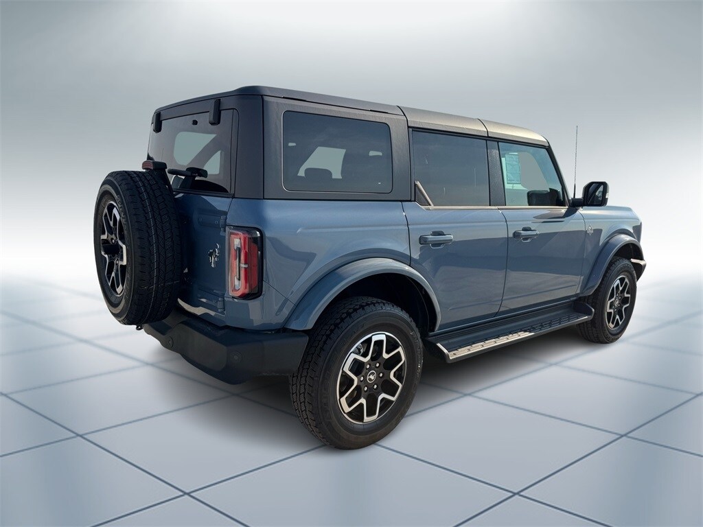 2025 Ford Bronco Outer Banks photo 3