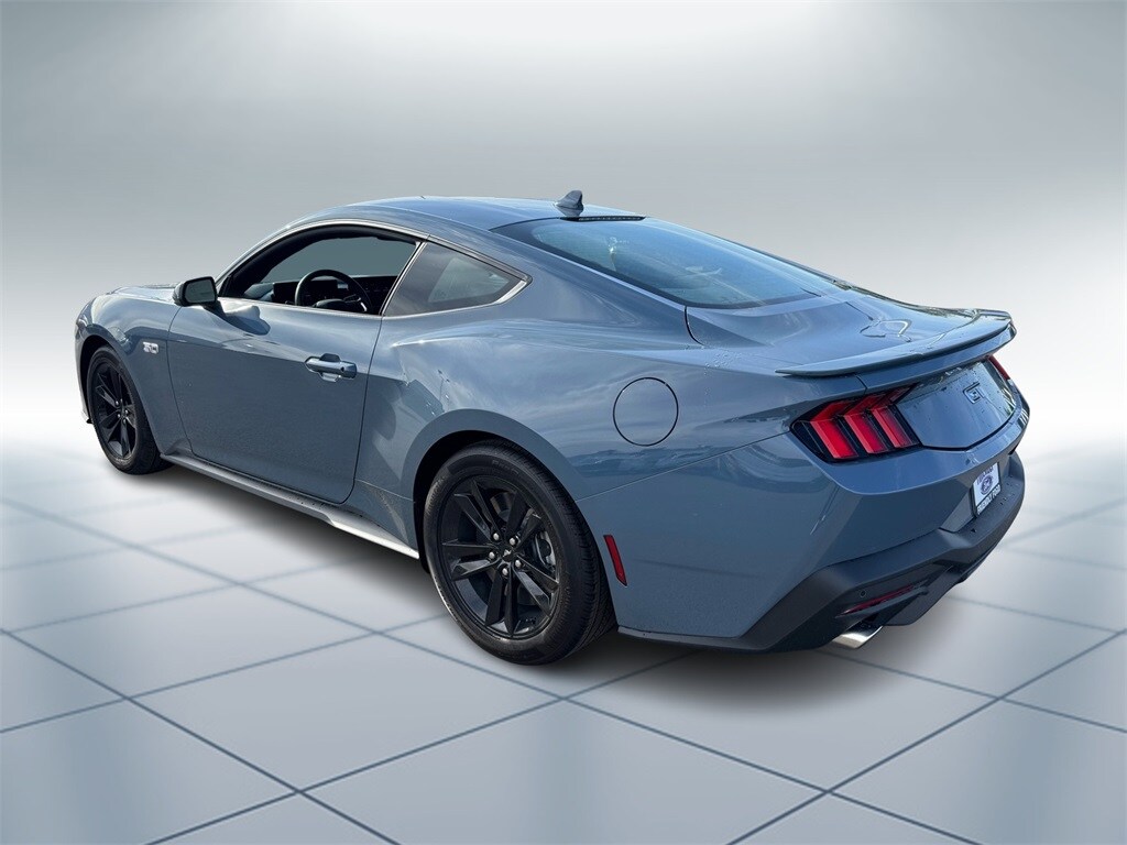 2025 Ford Mustang GT photo 4