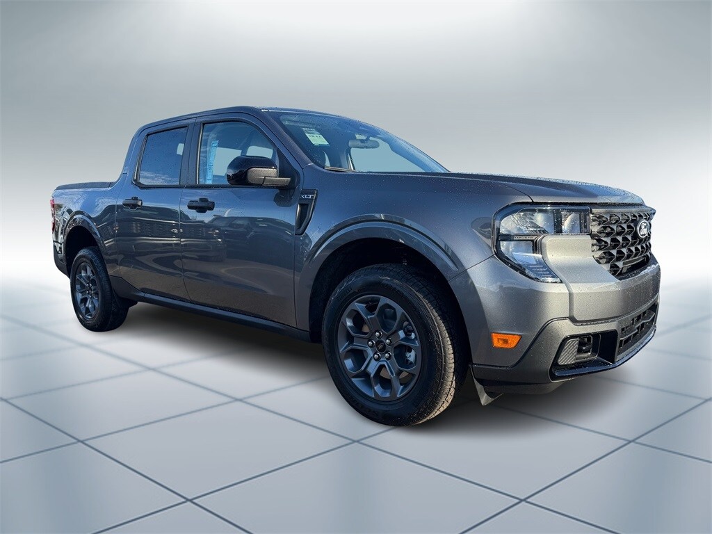 2025 Ford Maverick XLT photo 2