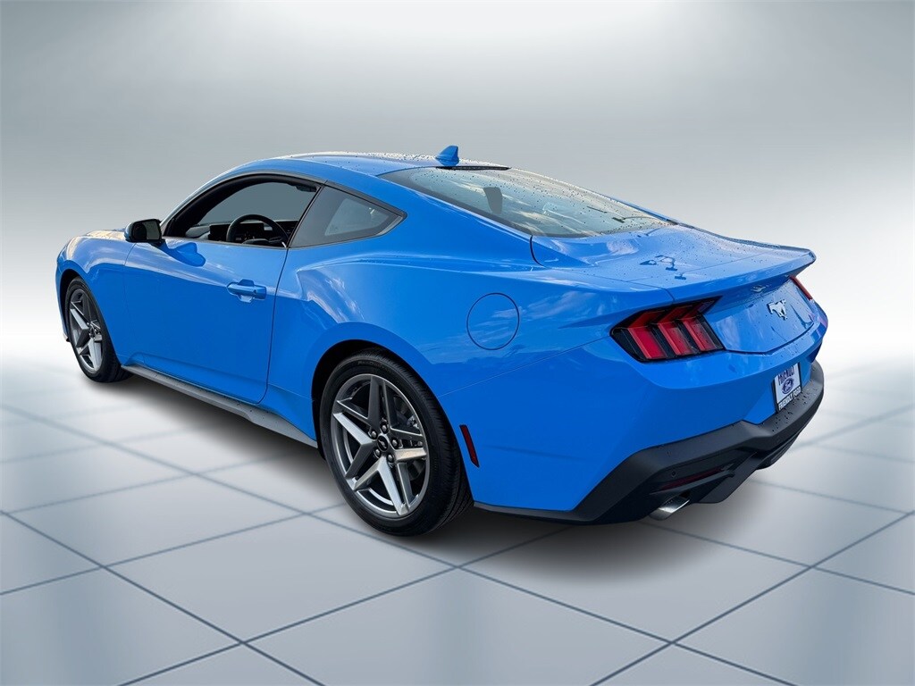 2025 Ford Mustang EcoBoost photo 4