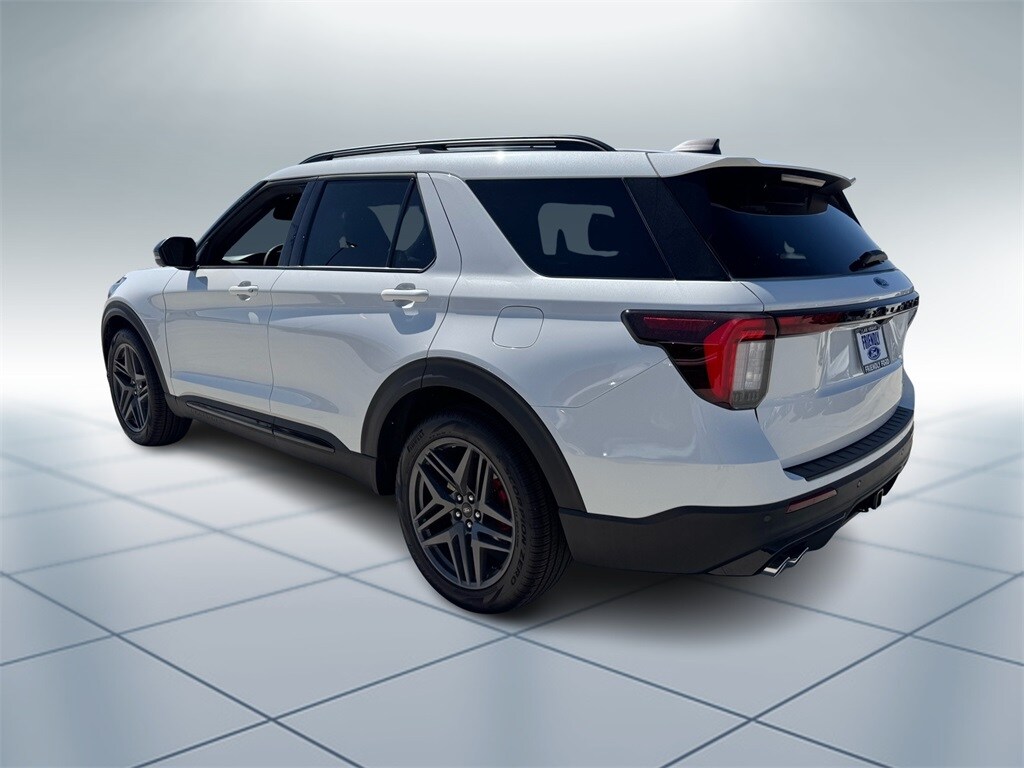 2025 Ford Explorer ST photo 4