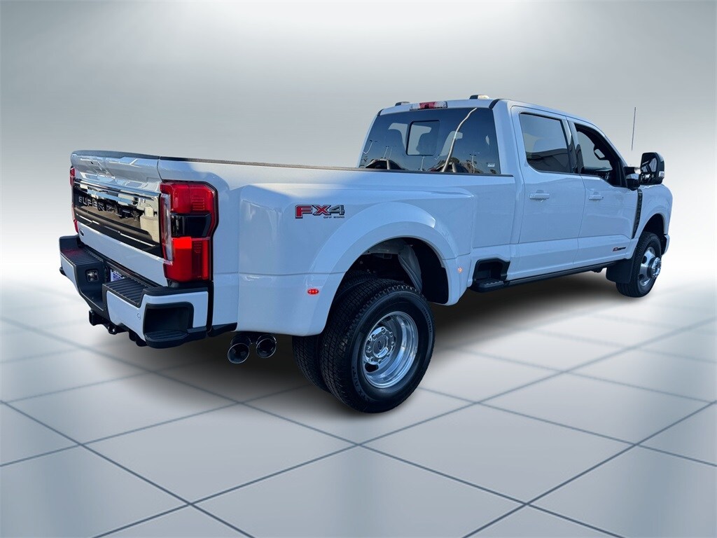 2025 Ford F-350 Platinum photo 3