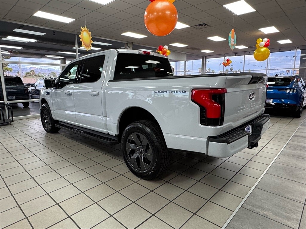 2025 Ford F-150 Lightning photo 4