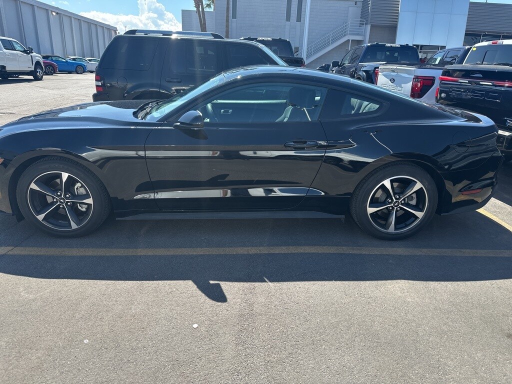2022 Ford Mustang EcoBoost photo 2