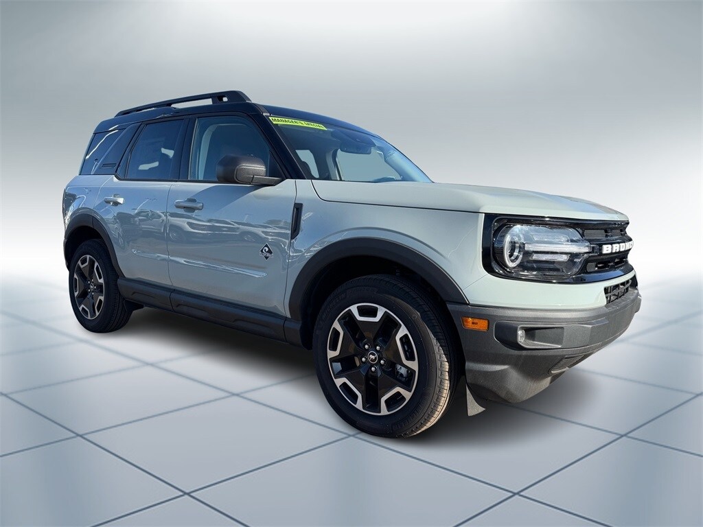2024 Ford Bronco Sport Outer Banks photo 2