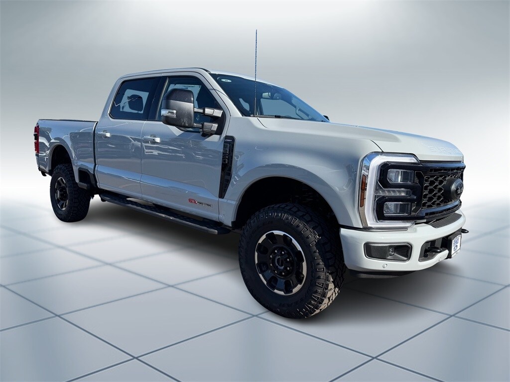 2025 Ford F-350 Lariat photo 2