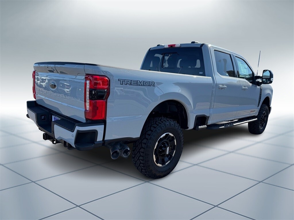 2025 Ford F-350 Lariat photo 3