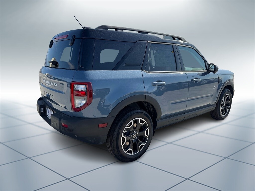 2025 Ford Bronco Sport Outer Banks photo 3