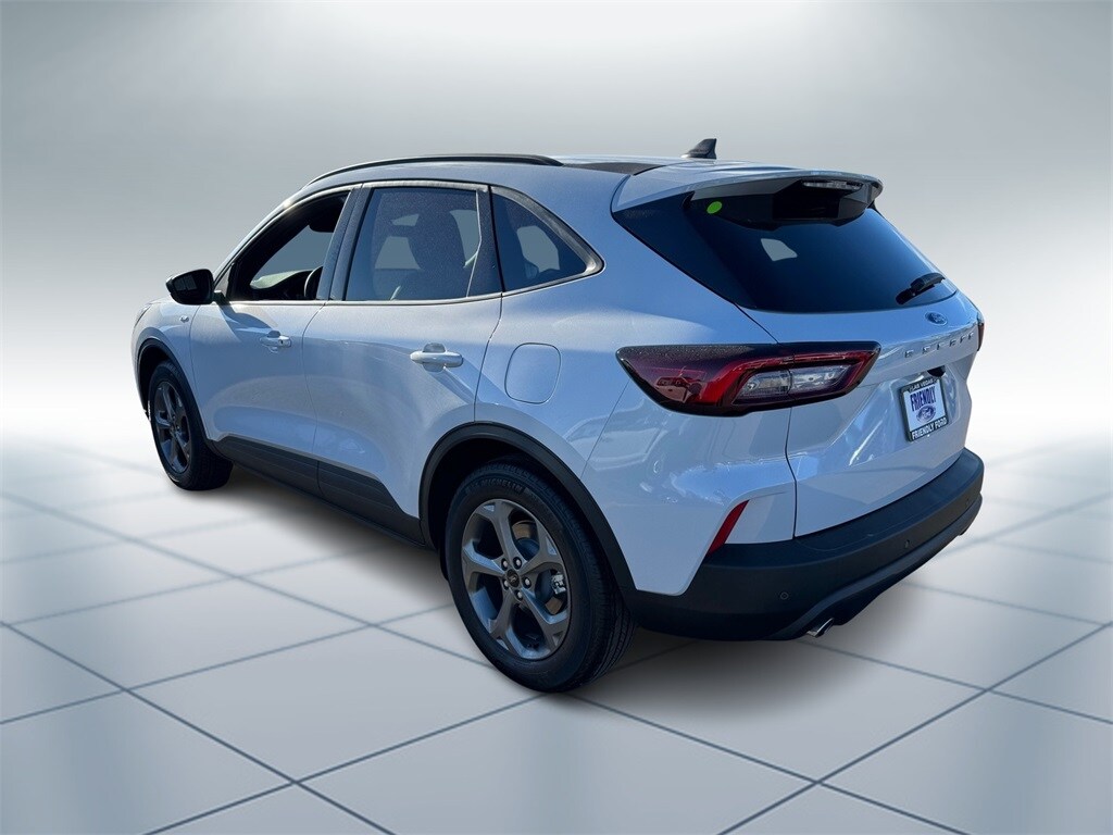 2025 Ford Escape ST-Line photo 4