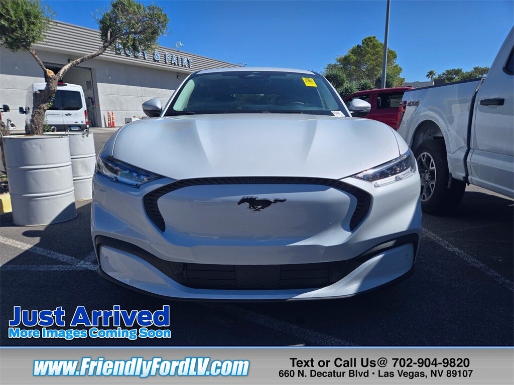 2022 Ford Mustang Mach-E Select photo 2