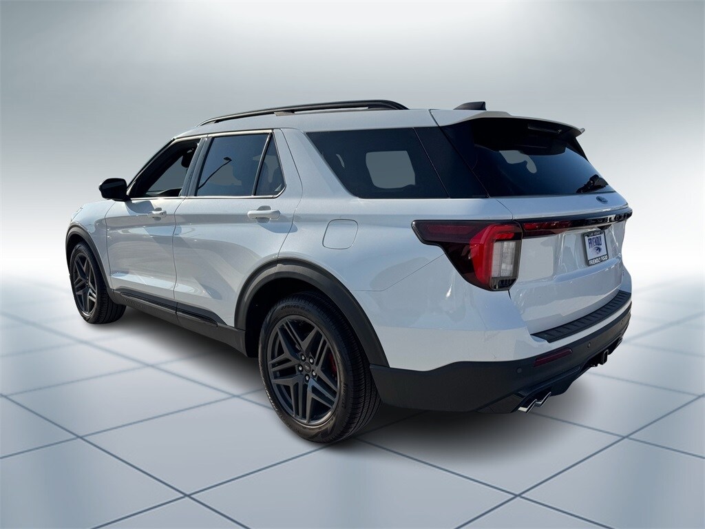 2025 Ford Explorer ST photo 4