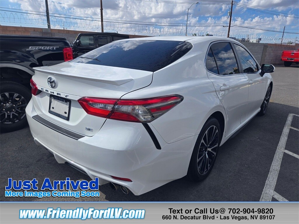 2018 Toyota Camry XLE XSE photo 3