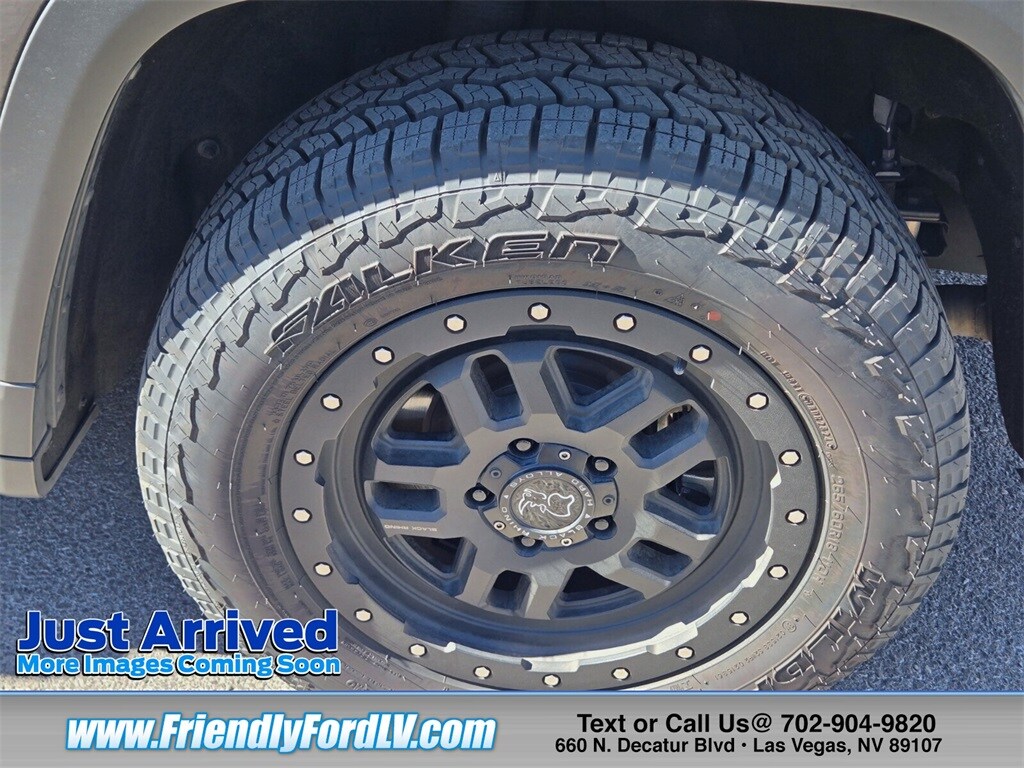 Used 2022 Jeep Grand Cherokee L Laredo SUV