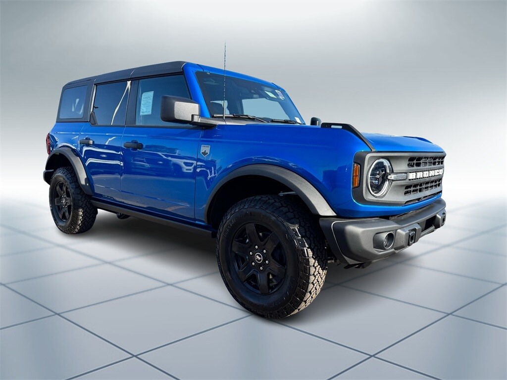 2024 Ford Bronco Outer Banks photo 2