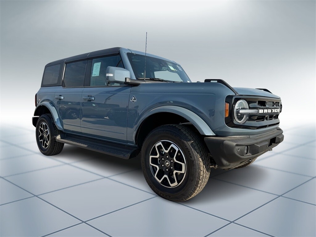 2025 Ford Bronco Outer Banks photo 2