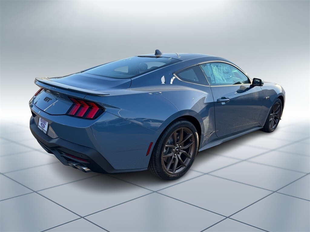 2025 Ford Mustang GT photo 3