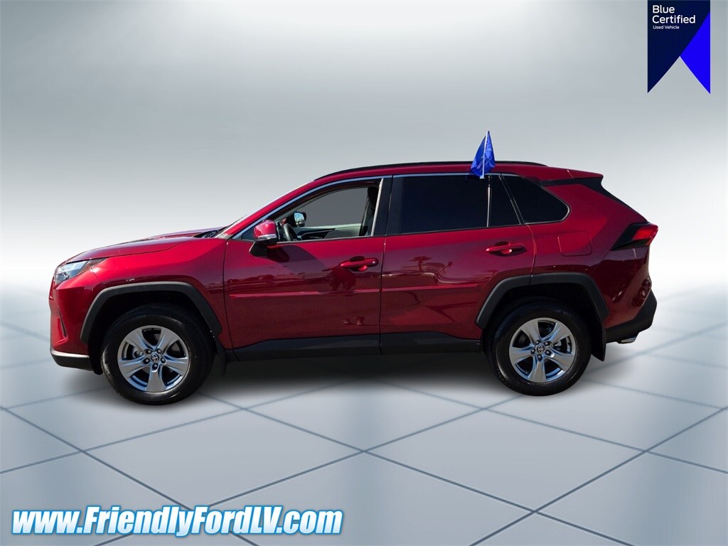 2023 Toyota RAV4 XLE photo 3