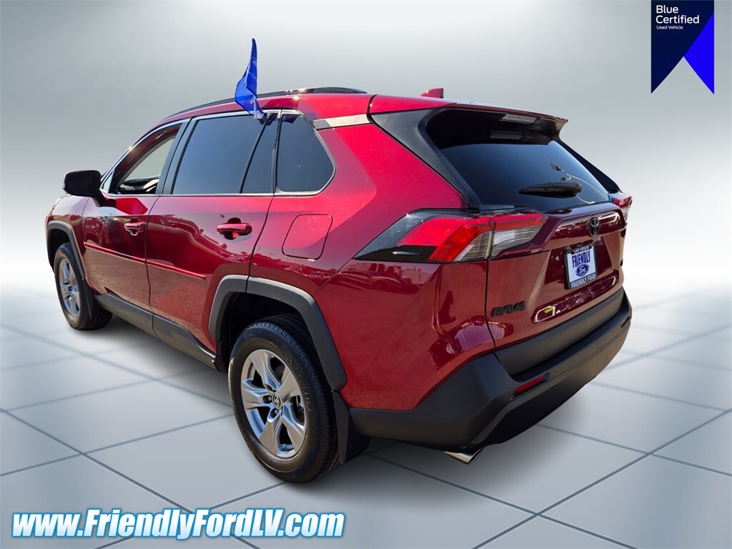 2023 Toyota RAV4 XLE photo 4