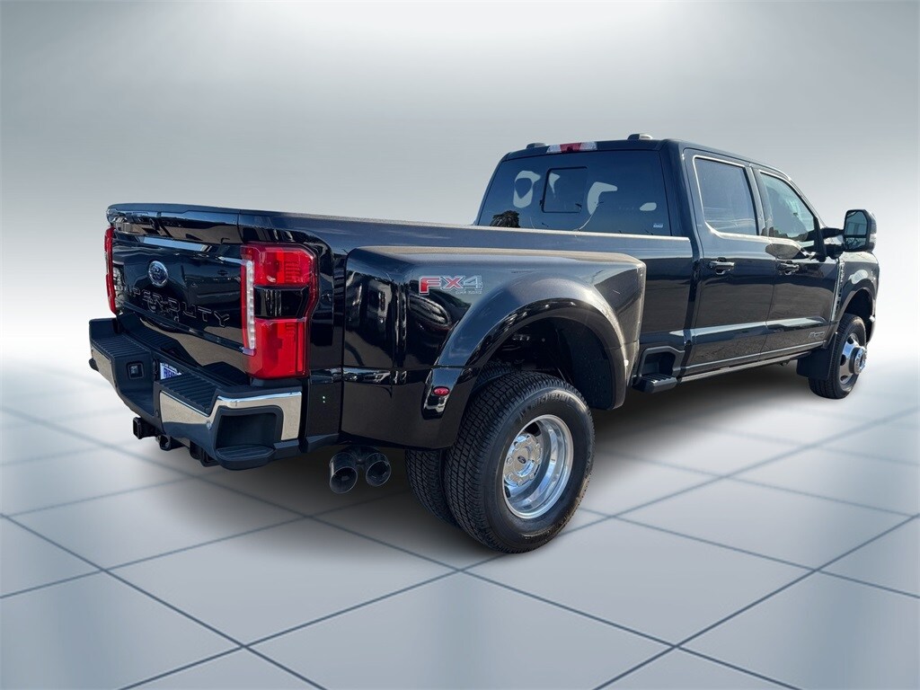 2025 Ford F-350 Lariat photo 3