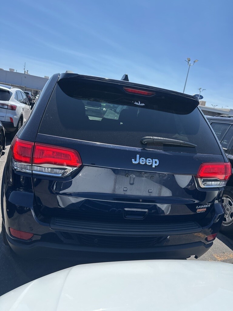 2016 Jeep Grand Cherokee Laredo photo 3