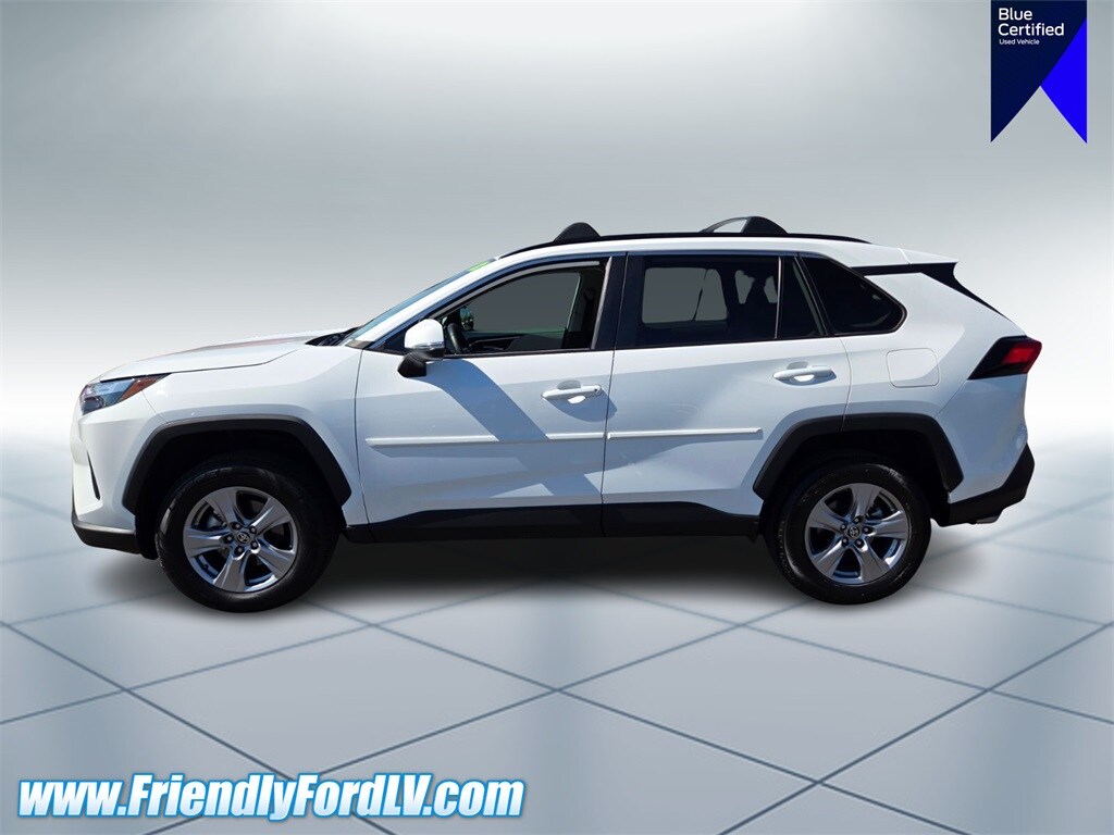 2022 Toyota RAV4 XLE photo 3
