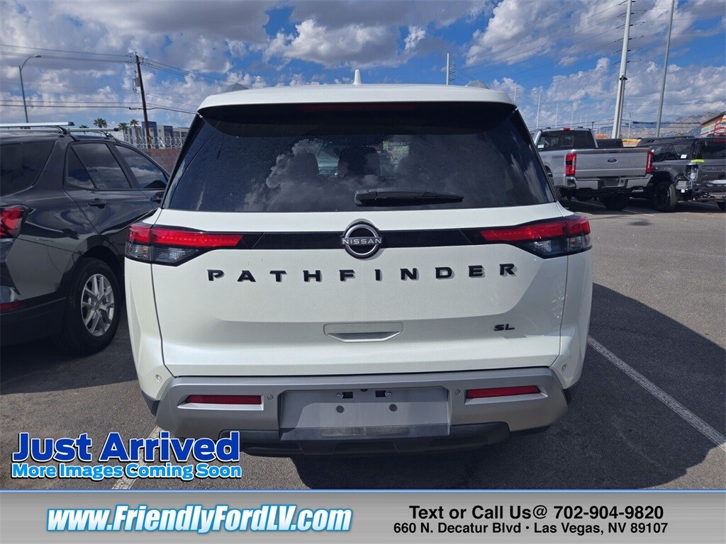 2022 Nissan Pathfinder SL photo 3