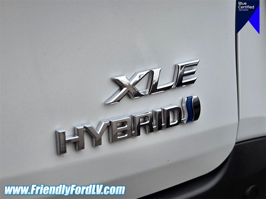 2024 Toyota Sienna XLE photo 4