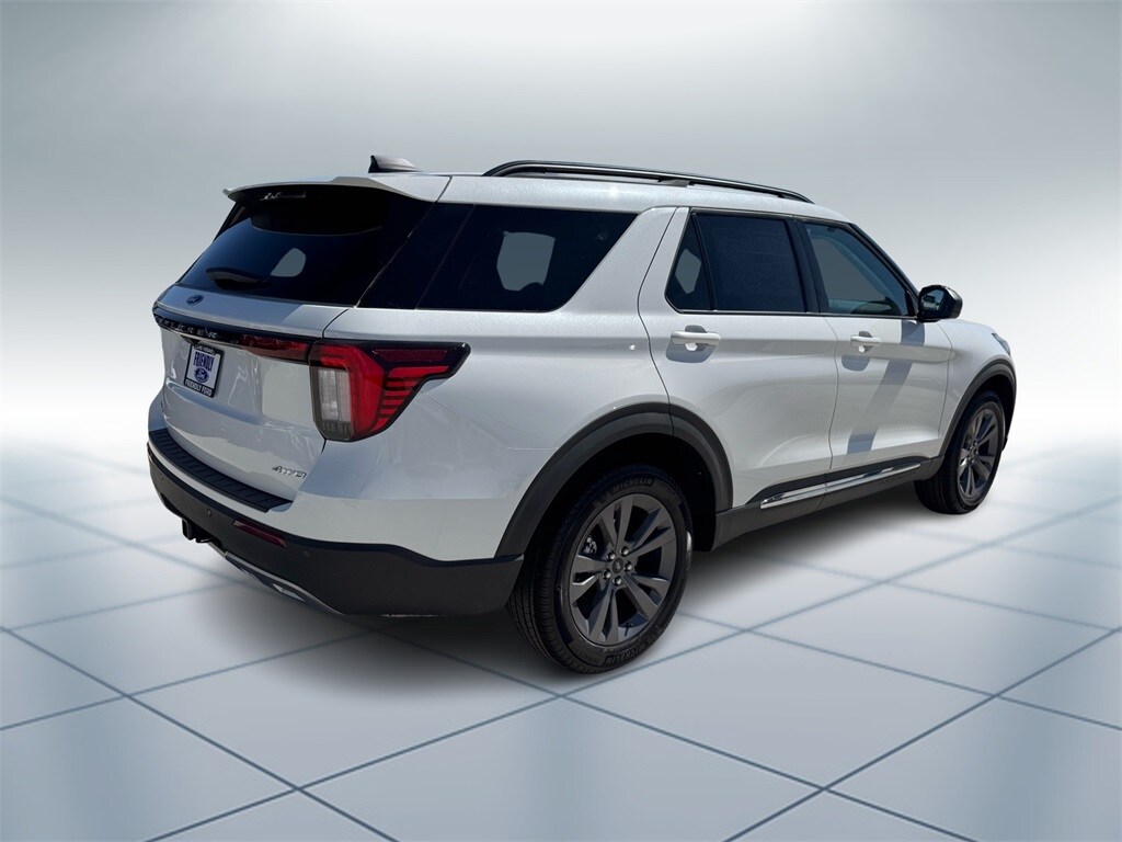 2025 Ford Explorer photo 3