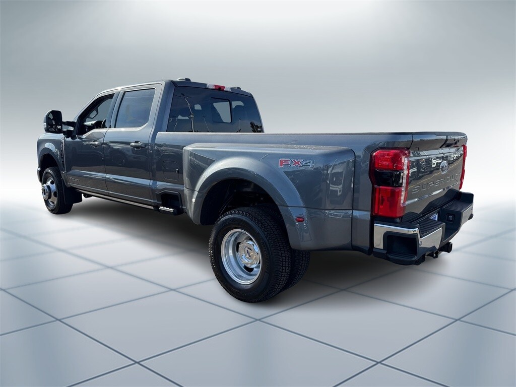 2025 Ford F-350 Lariat photo 4