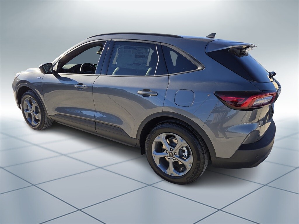 2025 Ford Escape ST-Line photo 4