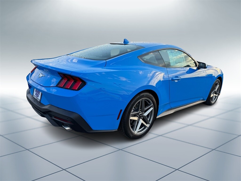 2025 Ford Mustang EcoBoost photo 3