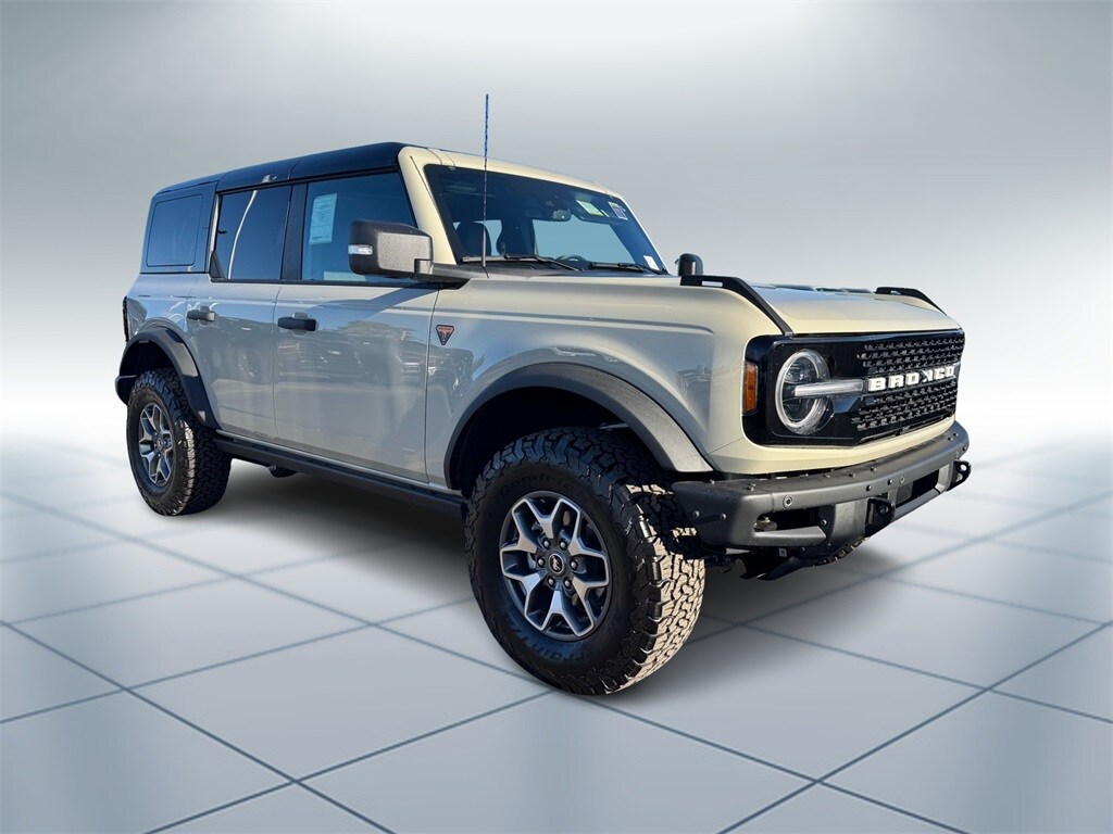 2025 Ford Bronco Badlands photo 2