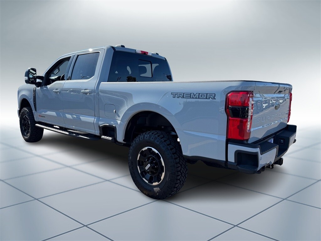 2025 Ford F-350 Lariat photo 4