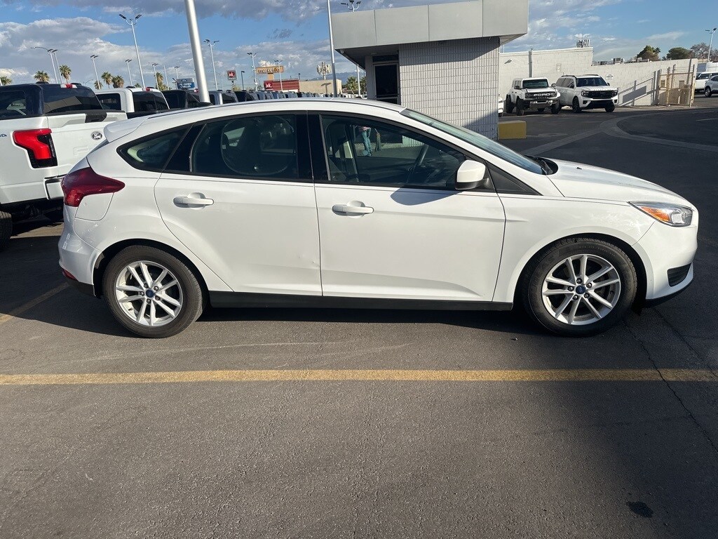 2018 Ford Focus SE photo 2
