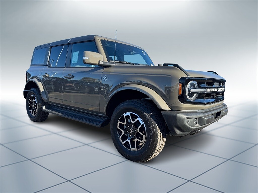 2025 Ford Bronco Outer Banks photo 2
