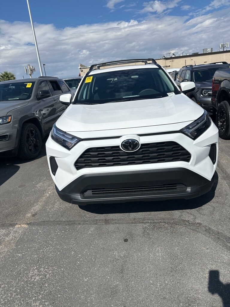2025 Toyota RAV4 XLE photo 2