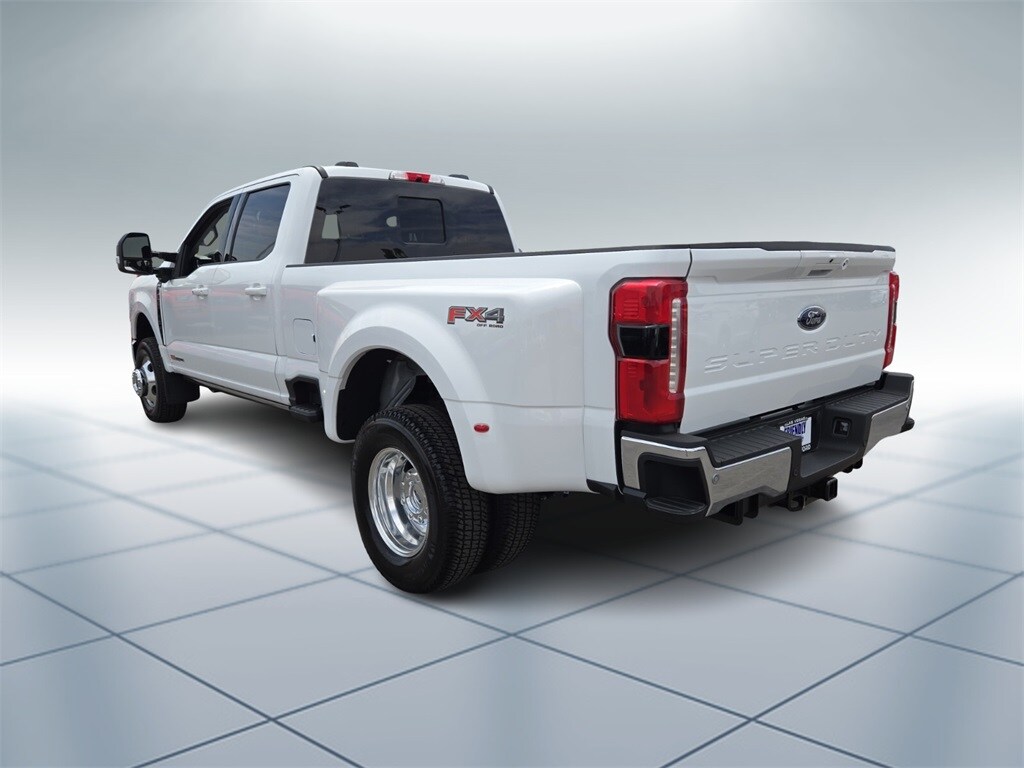 2025 Ford F-350 Lariat photo 4
